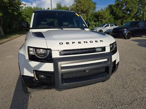 Used 2024 Land Rover Defender 110 X-Dynamic SE AWD/4WD image 7