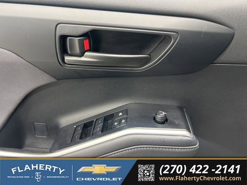 Used 2024 Toyota Highlander LE AWD/4WD image 22