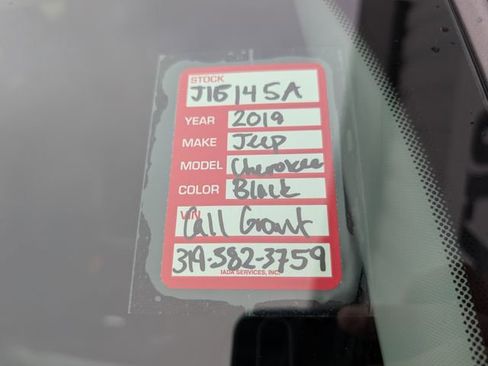 Used 2019 Jeep Cherokee Limited image 26