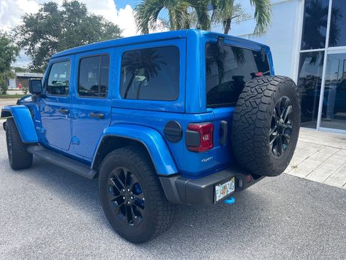 Used 2022 Jeep Wrangler Unlimited Sahara AWD/4WD image 9
