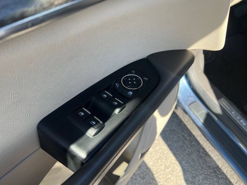 Used 2019 Lincoln Nautilus Select AWD/4WD image 11