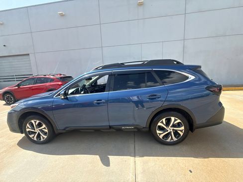 Used 2022 Subaru Outback Limited AWD/4WD image 2