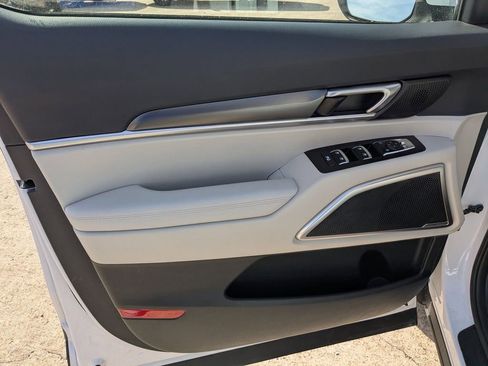 Used 2025 Kia Telluride S image 11