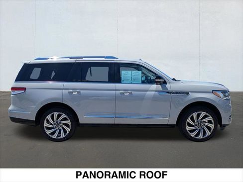 Certified 2023 Lincoln Navigator Reserve RWD image 6