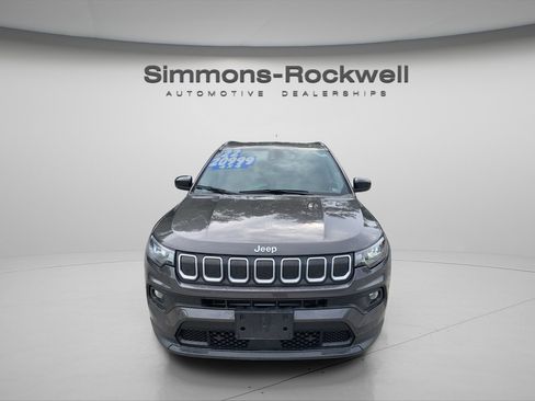Used 2022 Jeep Compass Latitude image 2