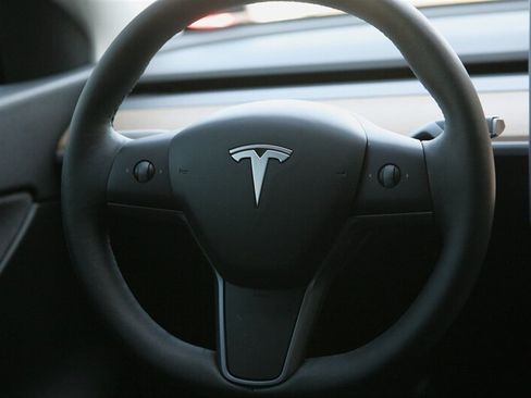 Used 2021 Tesla Model Y Long Range AWD/4WD image 21