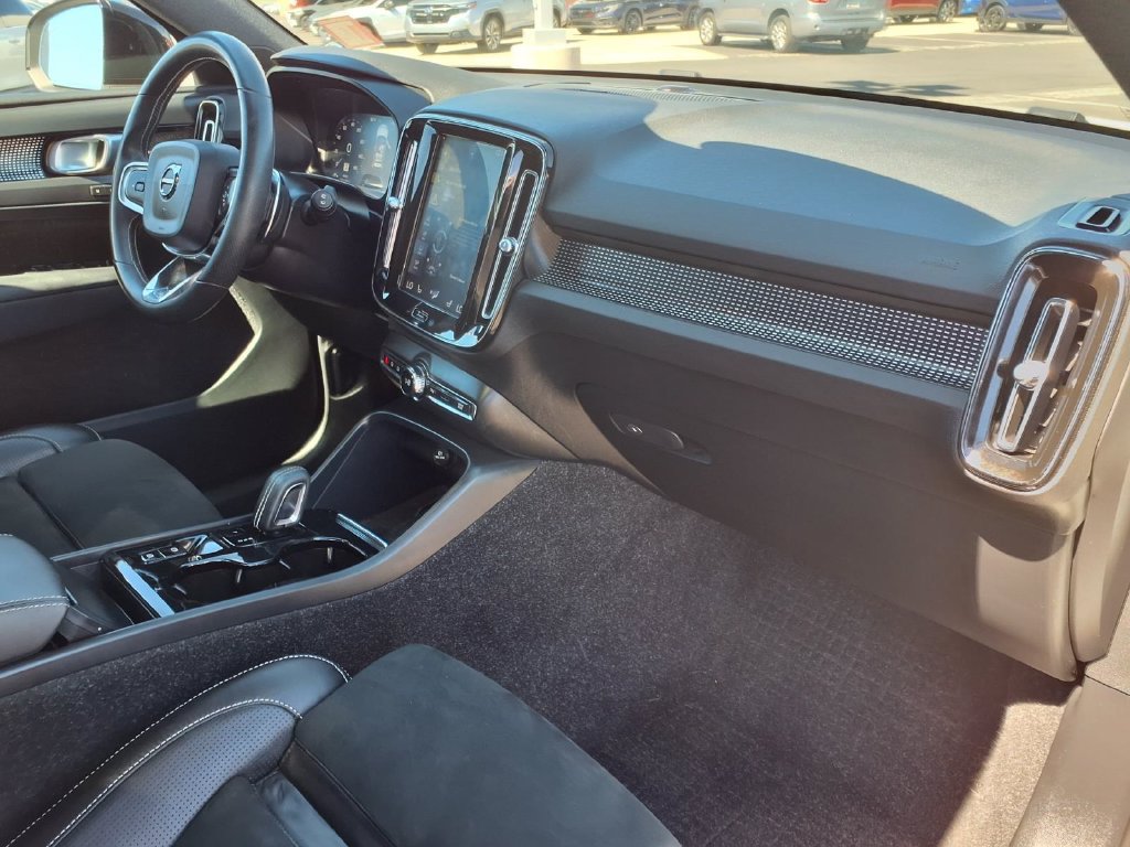Used 2020 Volvo XC40 T5 R-Design AWD/4WD image 18