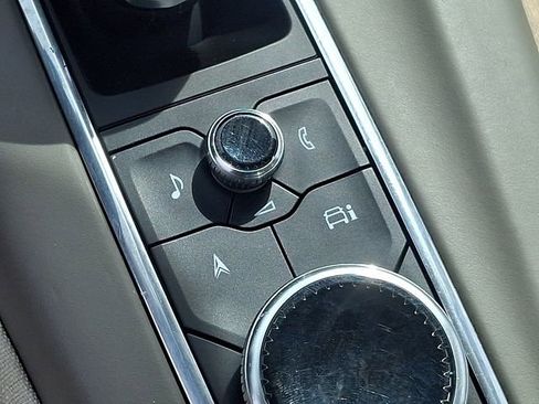 Used 2022 Cadillac Escalade Premium Luxury Platinum image 29