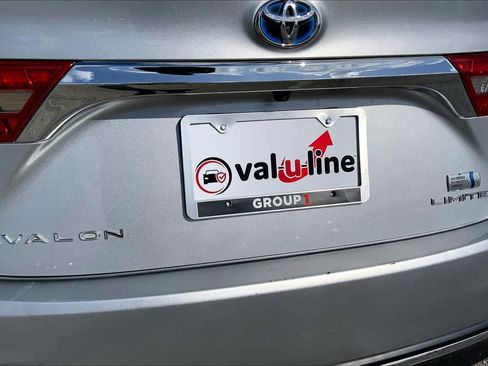 Used 2018 Toyota Avalon Limited FWD image 10