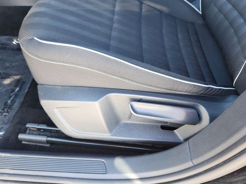 Used 2023 Volkswagen Jetta Sport image 13