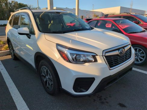 Used 2019 Subaru Forester Premium w/ All-Weather Package image 2