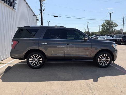 Used 2018 Ford Expedition Limited w/ Equipment Group 301A AWD/4WD image 8