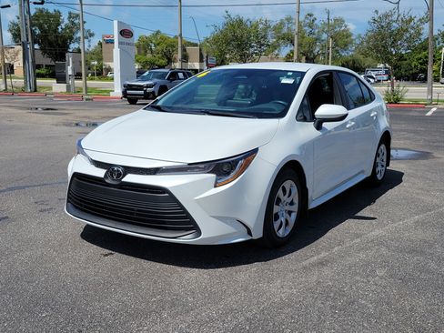 Used 2026 Toyota Corolla LE FWD image 3