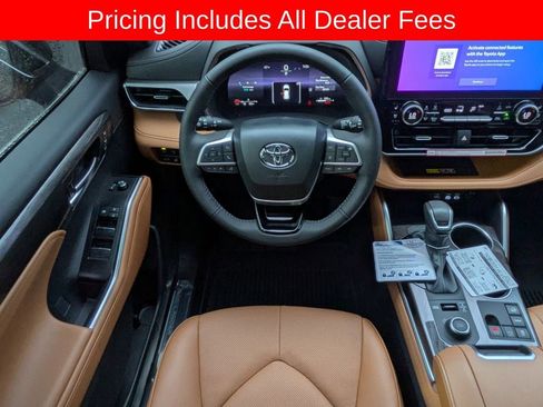 New 2026 Toyota Highlander Platinum AWD/4WD image 18