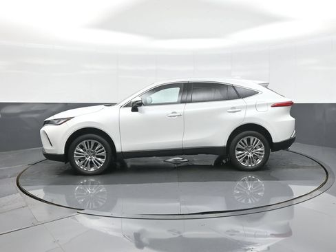 Used 2023 Toyota Venza XLE AWD/4WD image 4