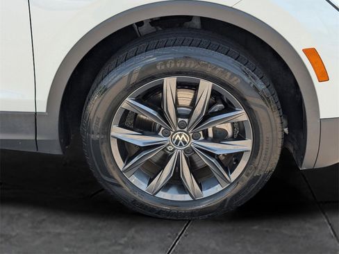 Used 2022 Volkswagen Tiguan SE image 11