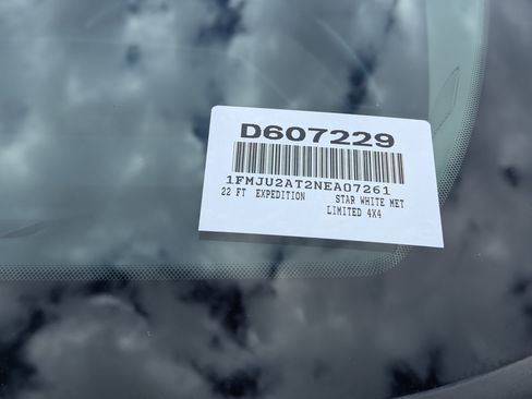 Used 2022 Ford Expedition Limited image 8