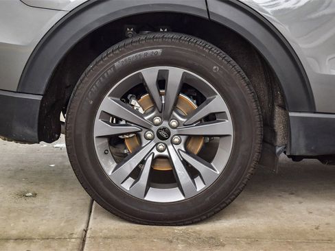 Used 2024 Ford Explorer XLT w/ Equipment Group 202A image 11