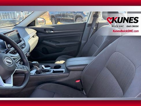 Used 2025 Nissan Altima 2.5 SV image 9