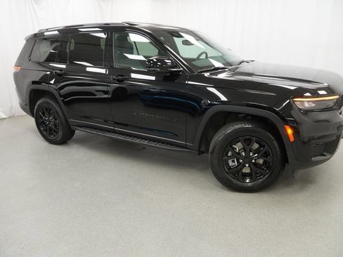 Used 2024 Jeep Grand Cherokee L Altitude AWD/4WD image 10