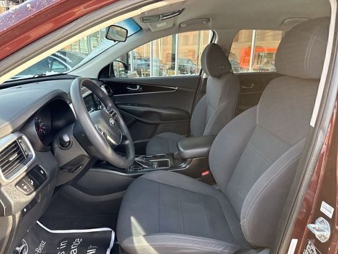 Used 2019 Kia Sorento LX image 14