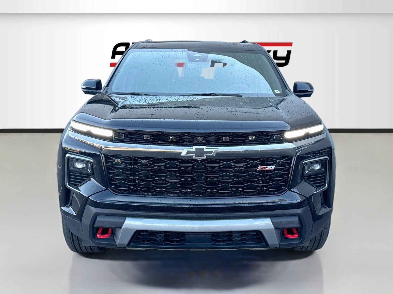 Used 2024 Chevrolet Traverse Z71 AWD/4WD image 2