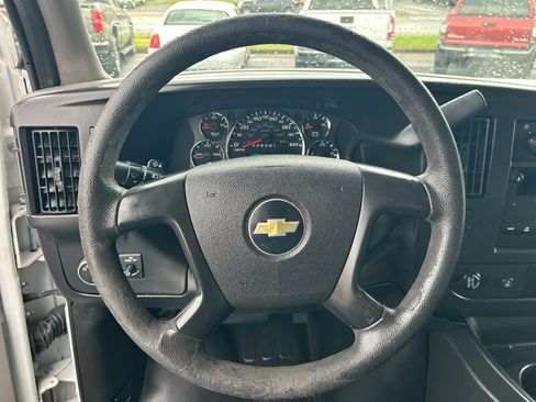 Used 2013 Chevrolet Express 2500 RWD image 20