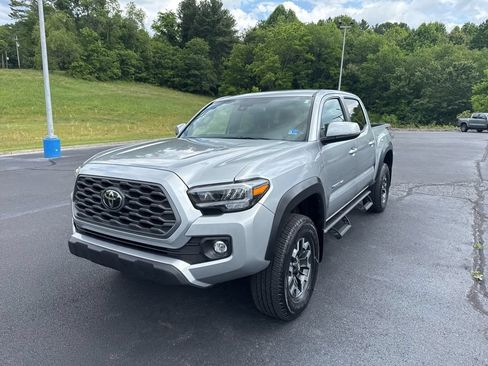 Used 2023 Toyota Tacoma TRD Off-Road w/ Technology Package AWD/4WD image 4