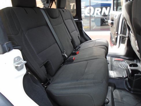 Used 2018 Jeep Wrangler Unlimited Sport S AWD/4WD image 11