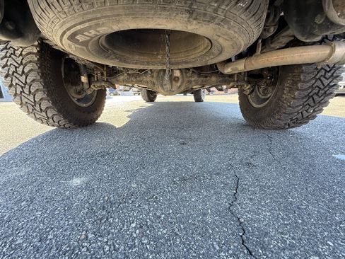 Used 2016 Toyota Tacoma SR5 w/ SR5 Appearance Package (SN) image 33