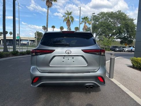 Used 2022 Toyota Highlander XSE FWD image 4