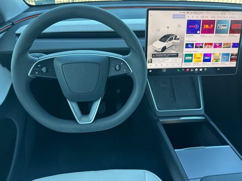 Used 2026 Tesla Model Y Long Range AWD/4WD image 16