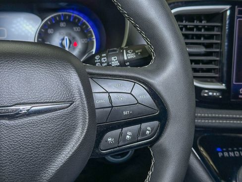 Certified 2022 Chrysler Pacifica Touring-L w/ S Appearance Package image 37