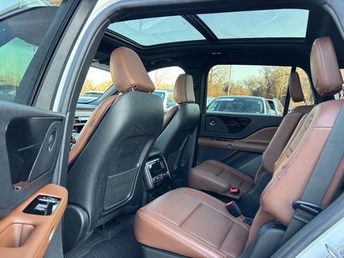 Used 2023 Lincoln Aviator Reserve w/ Equipment Group 201A image 11