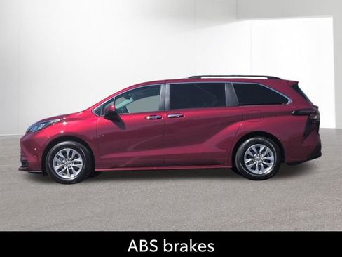 Certified 2026 Toyota Sienna XLE FWD image 10