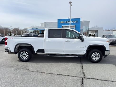 Used 2025 Chevrolet Silverado 2500 LT w/ Convenience Package image 8