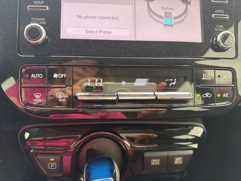 Used 2020 Toyota Prius LE FWD image 21