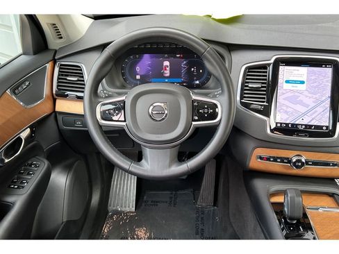 Used 2023 Volvo XC90 B5 Plus image 16