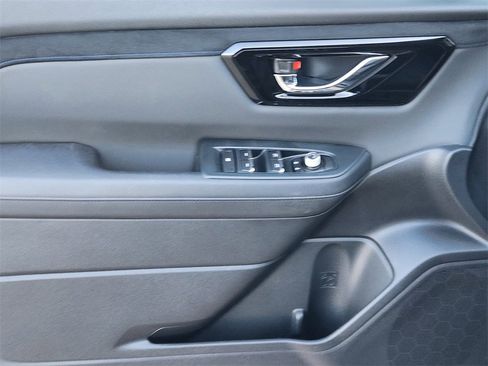 Certified 2025 Subaru Forester Limited image 18