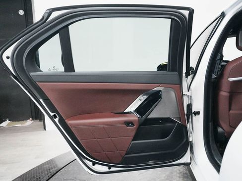 Used 2023 BMW 760i xDrive image 13