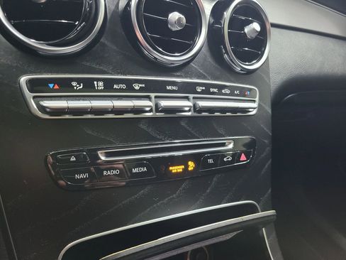 Used 2019 Mercedes-Benz GLC 300 4MATIC image 32