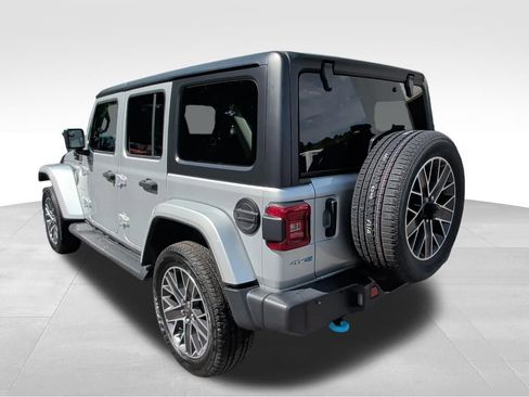 Used 2023 Jeep Wrangler Unlimited Sahara w/ Dual Top Group AWD/4WD image 3