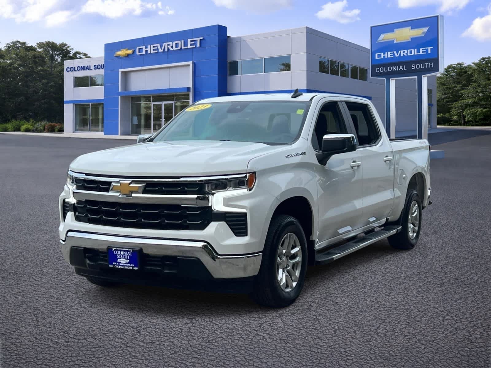 Used 2023 Chevrolet Silverado 1500 LT AWD/4WD image 2