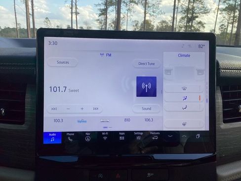 Used 2023 Ford Expedition Limited image 21