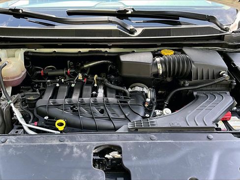 Certified 2023 Chrysler Pacifica Touring-L FWD image 36