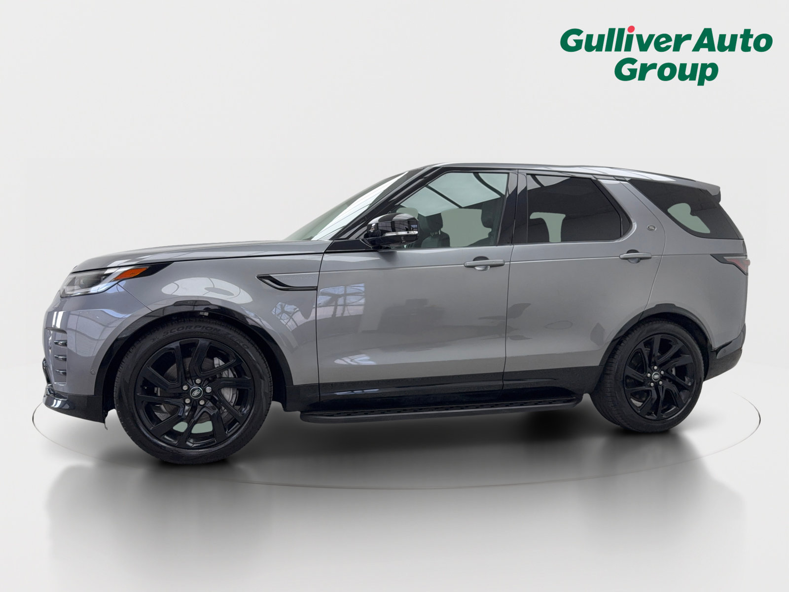 Used 2023 Land Rover Discovery S R-Dynamic AWD/4WD image 2