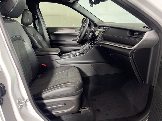 New 2026 Jeep Grand Cherokee Altitude AWD/4WD image 11