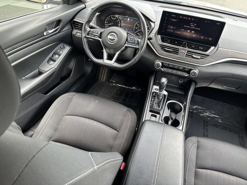 Used 2024 Nissan Altima 2.5 SV w/ SV Premium Package FWD image 17