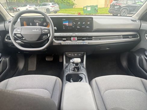 Used 2025 Kia K4 FWD image 32