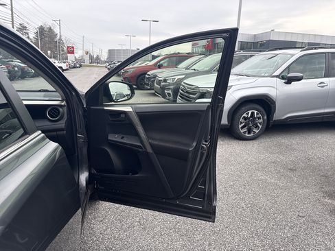 Used 2014 Toyota RAV4 LE image 24